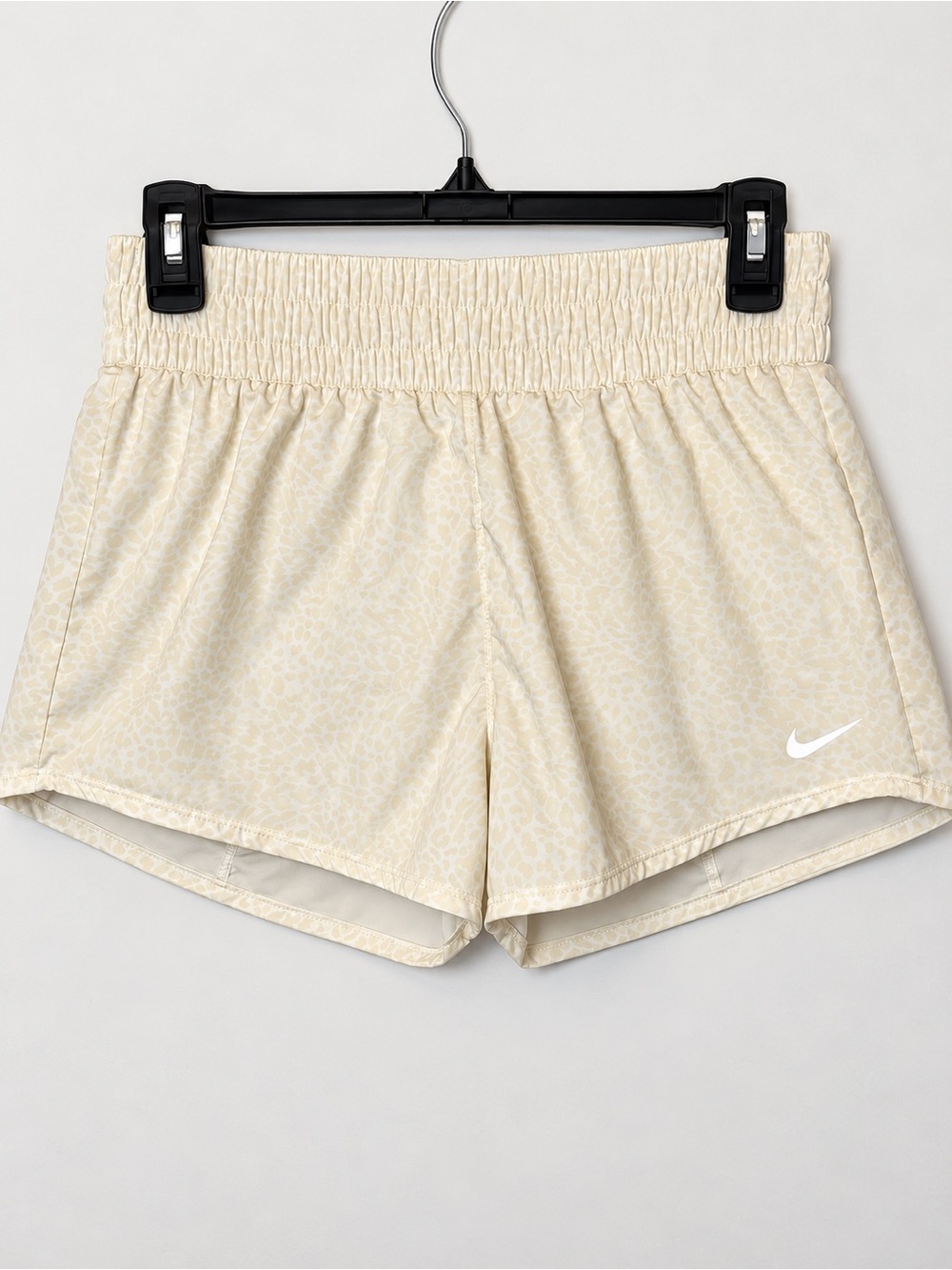 Nike Dri-FIT Women’s Shorts Size Small Cream Animal Print Running